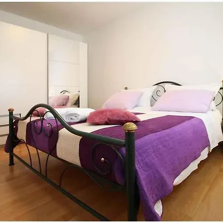 Apartman In 35148 Primošten